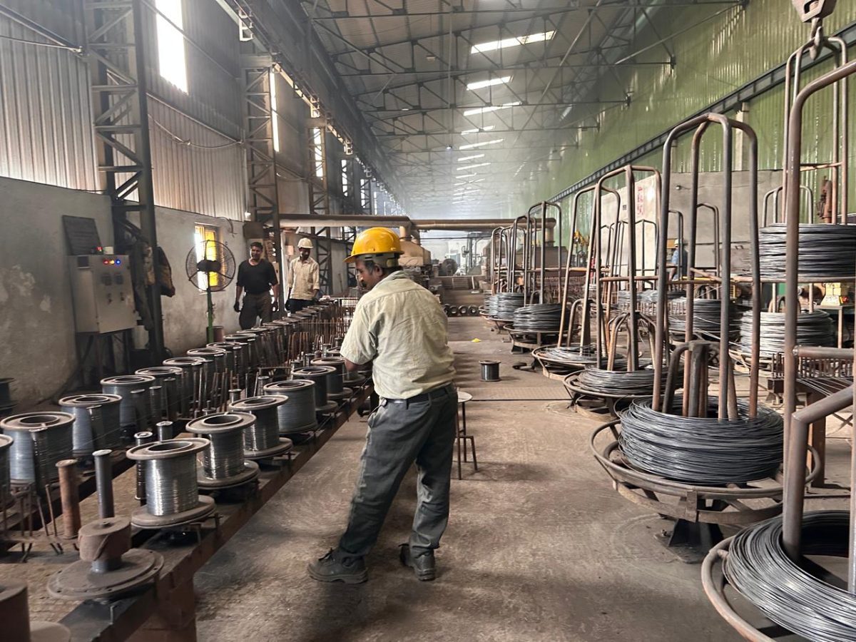 Hot dip galvanizing plant for durable and uniform corrosion protection